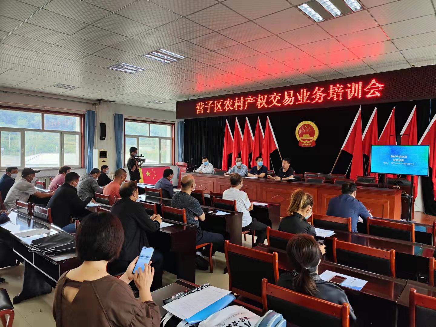營子區(qū)政府組織開展農(nóng)村產(chǎn)權(quán)流轉(zhuǎn)交易政策宣講活動